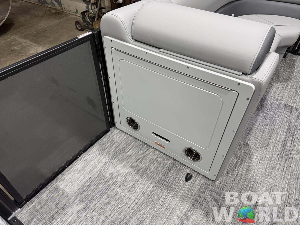 2026 Bentley Pontoons Legacy 220 Swingback 