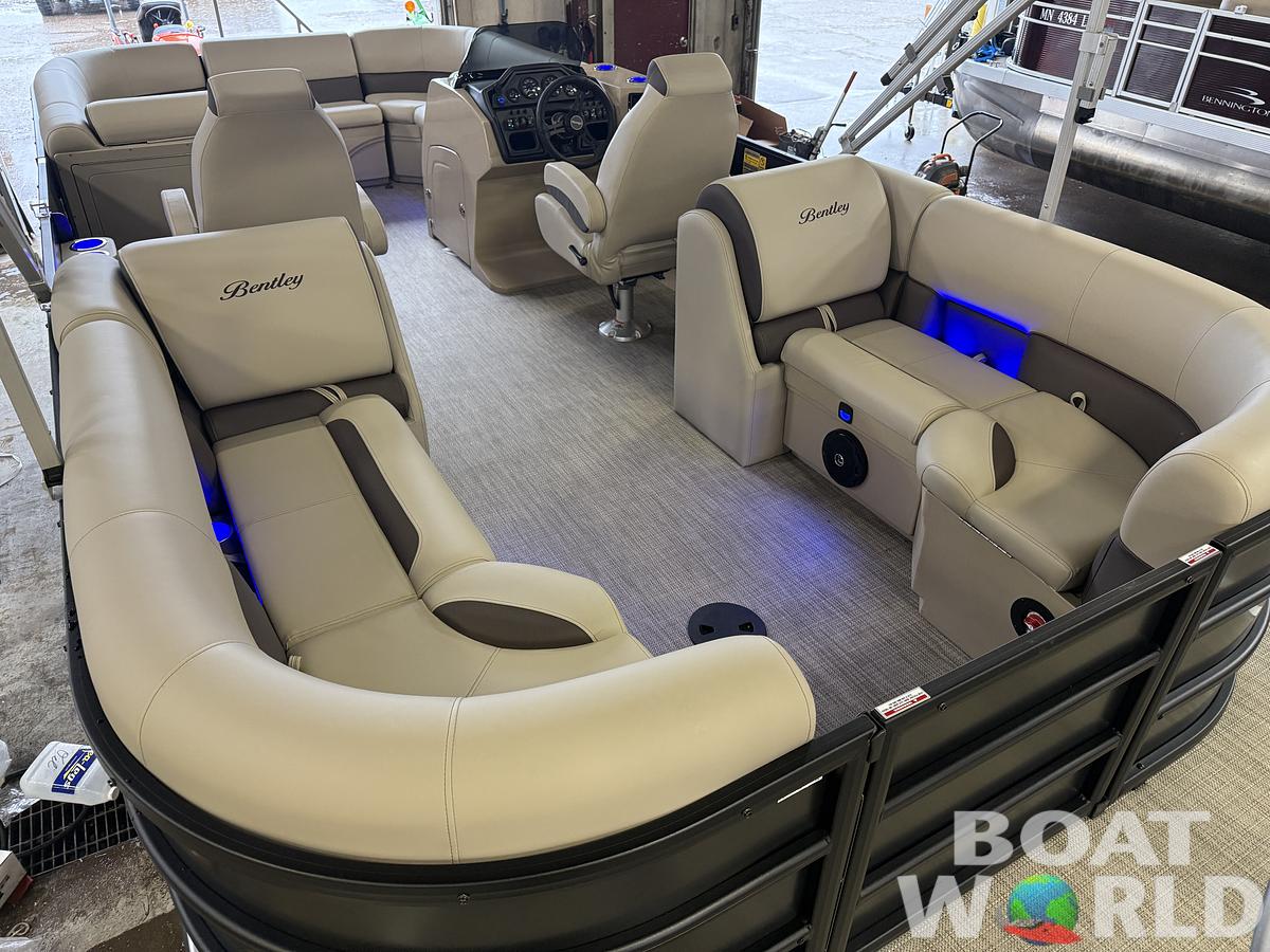 2025 Bentley Pontoons Legacy 220 Navigator Quad Lounge & Honda 4-Stroke EFI