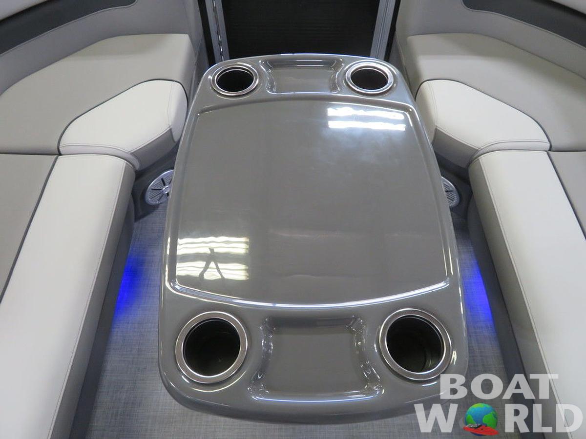 2025 Princecraft Vectra 21 RL Swingback Dinette Pontoon & Mercury 4-Stroke EFI