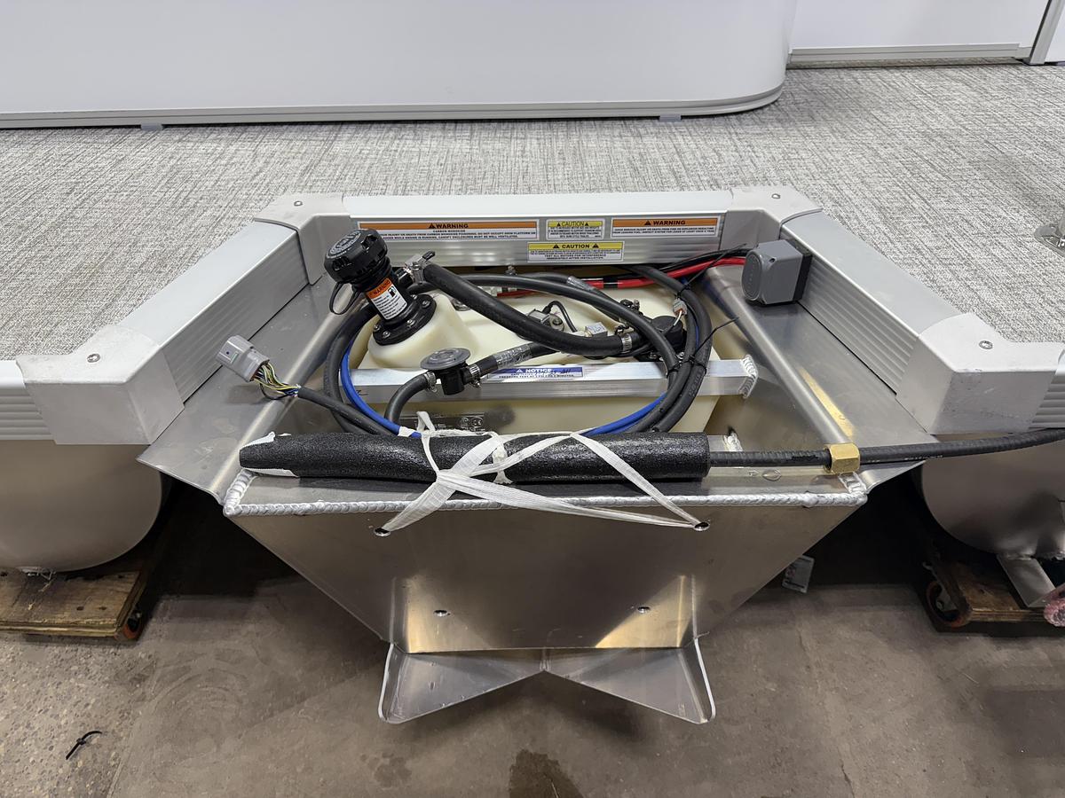 2025 Tahoe Pontoons LTZ 2385 Swingback (VRL) & Honda 4-Stroke EFI