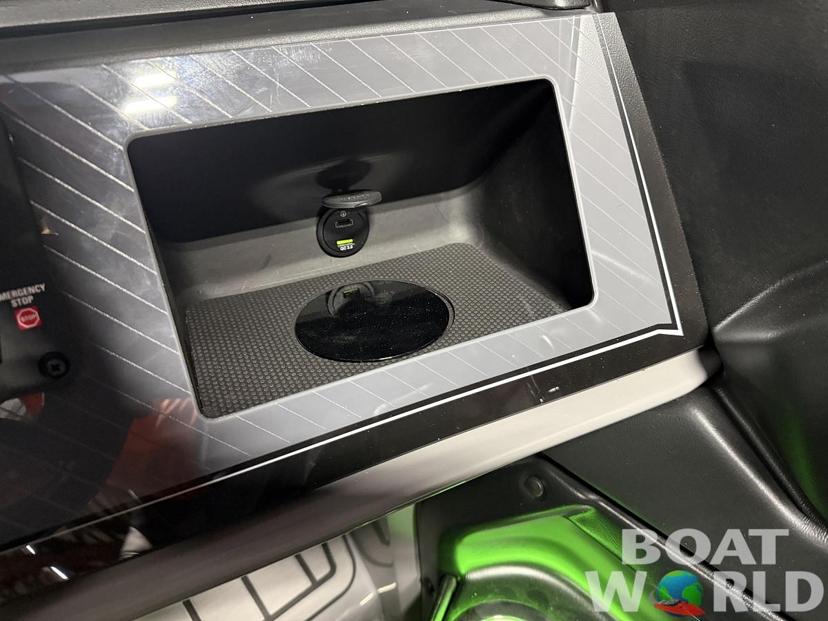 2026 Tahoe Pontoons Cascade 2385 Elite Windshield Tritoon