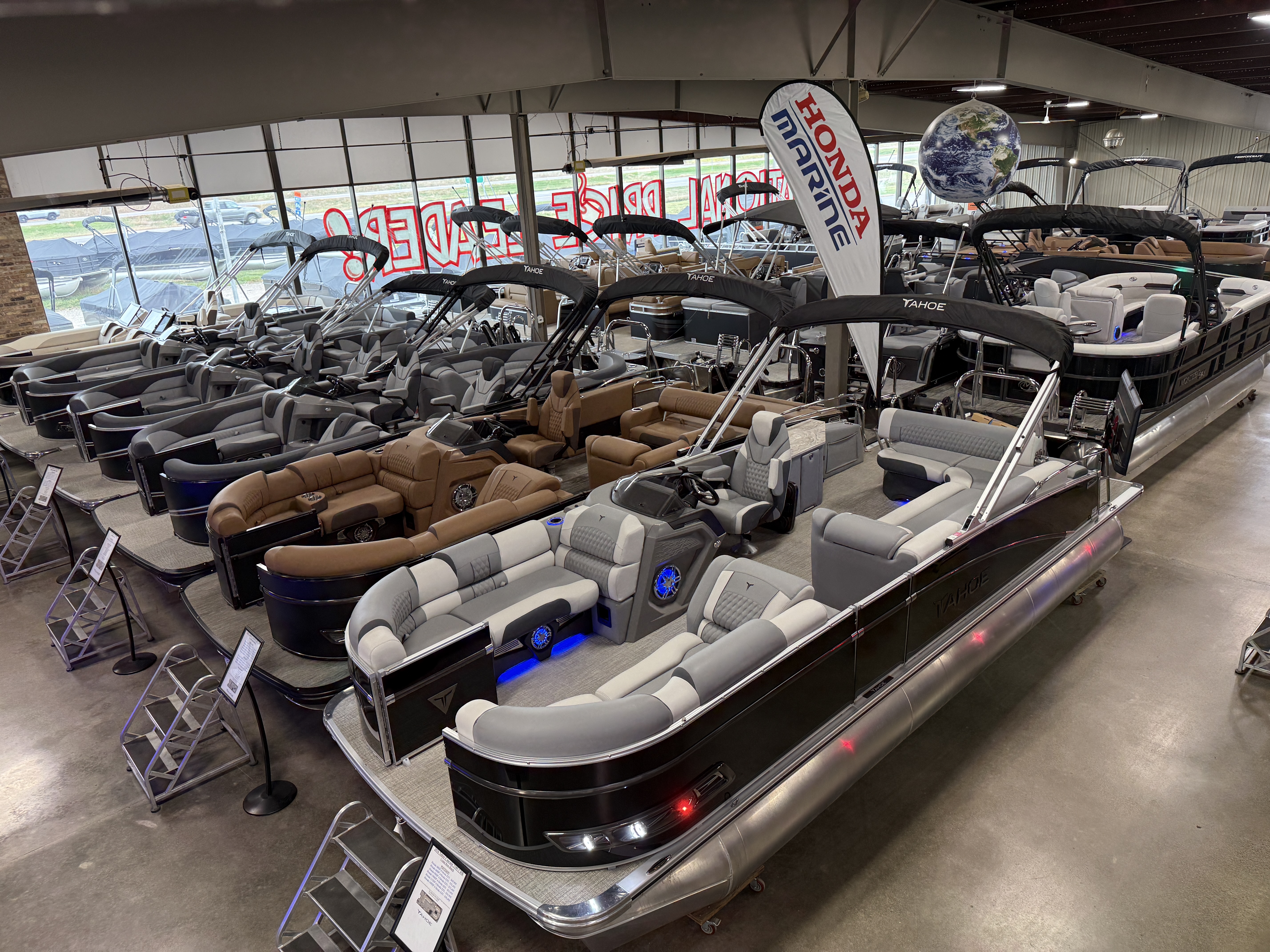 2027 Tahoe LTZ 300HP QLS 2385 Tritoon $71,995