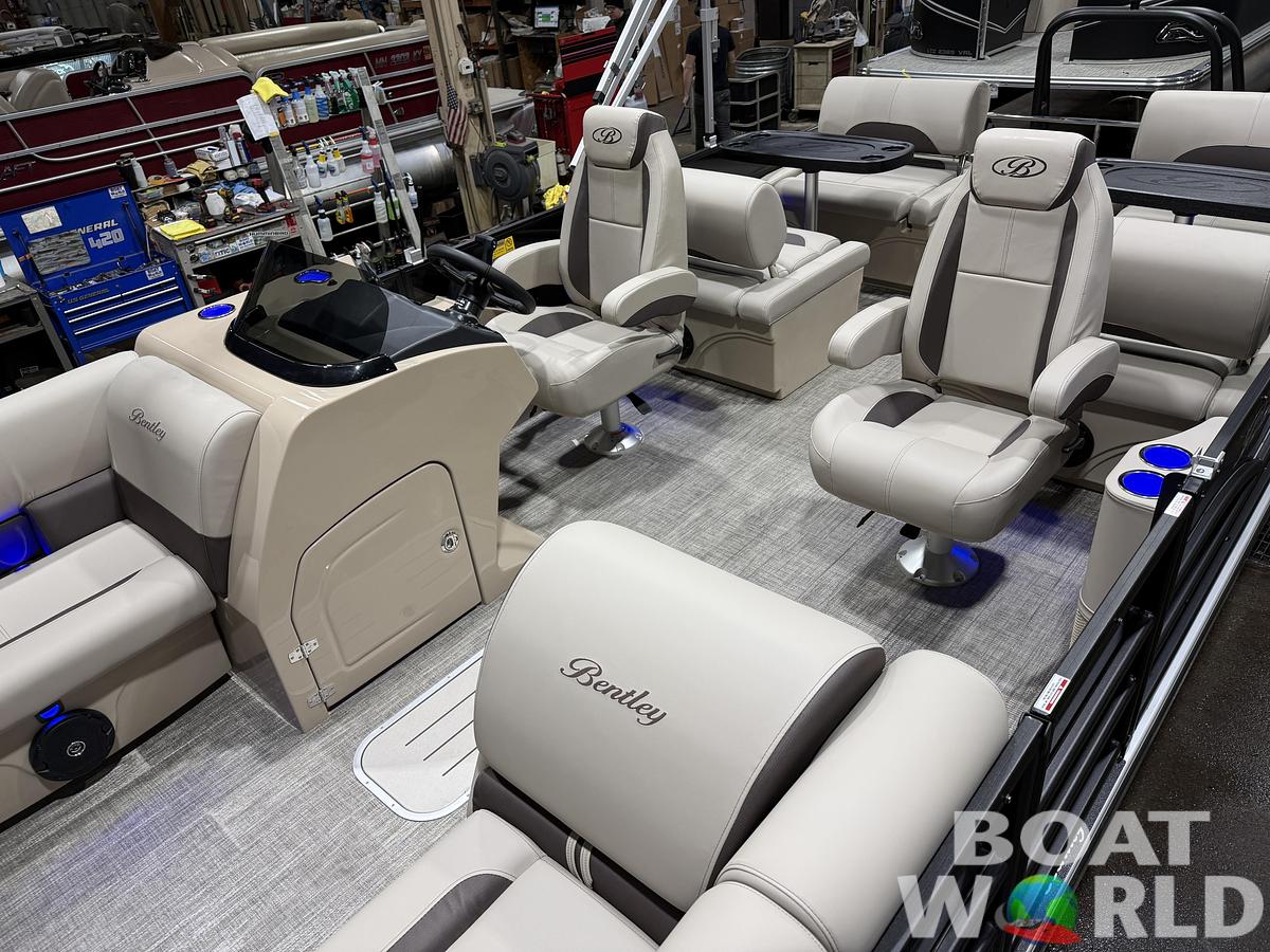 2026 Bentley Pontoons Legacy 223 QSB Swingback Tritoon 