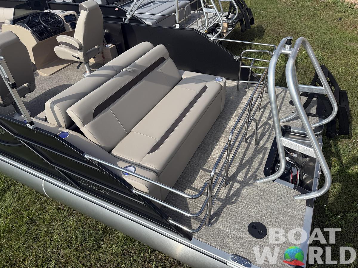 2026 Bentley Pontoons Legacy 220 Swingback & Honda 4-Stroke EFI