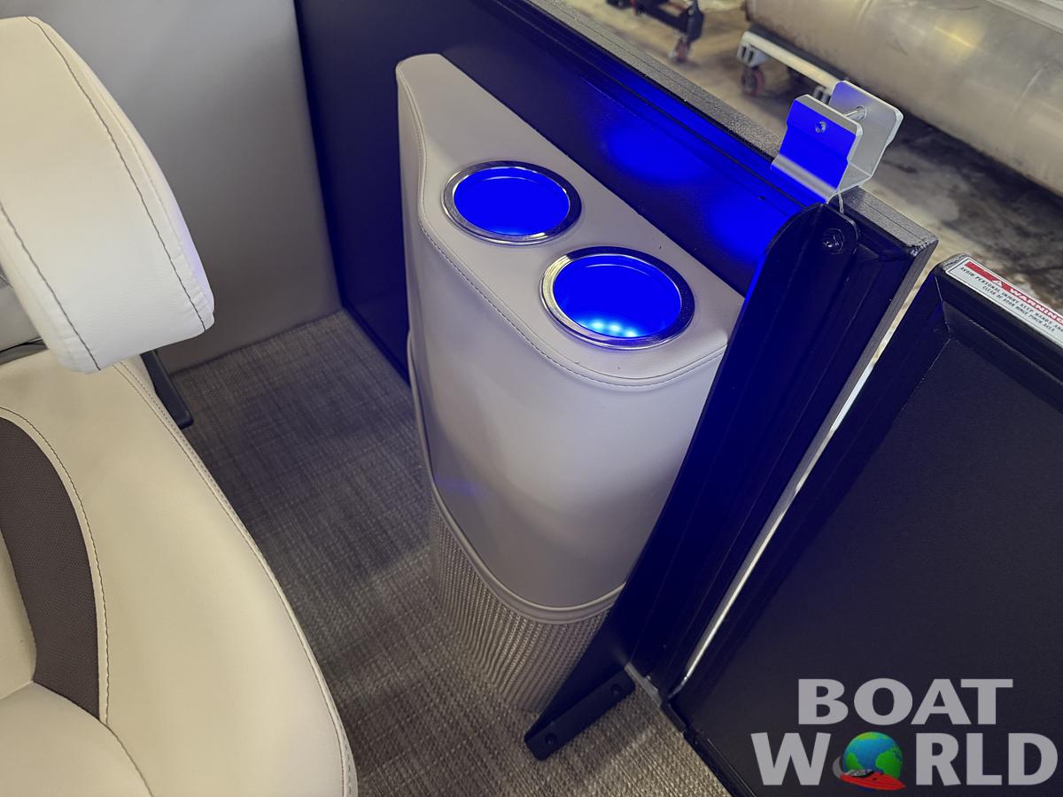 2025 Bentley Pontoons Legacy 220 Navigator Quad Lounge & Honda 4-Stroke EFI
