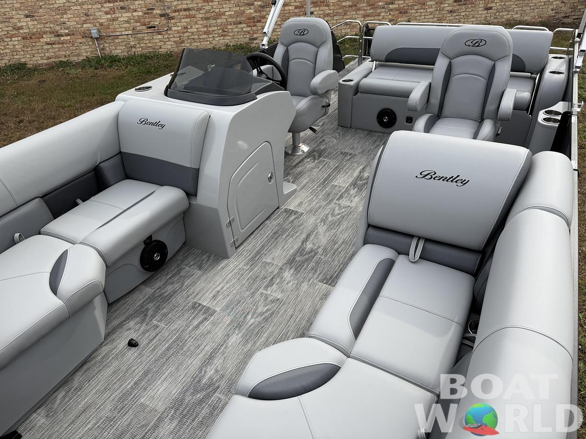 2025 Bentley Pontoons Legacy 200 Swingback