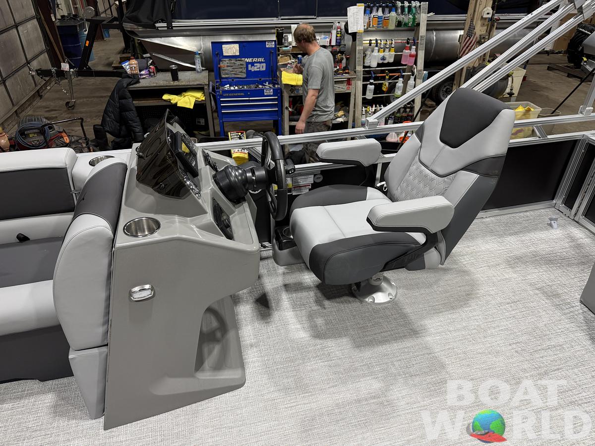 2026 Tahoe Sport VRB 2385 Swingback & 4-Stroke $34995