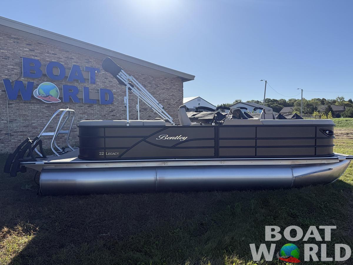 2026 Bentley Pontoons Legacy 220 Navigator DL Quad Lounge