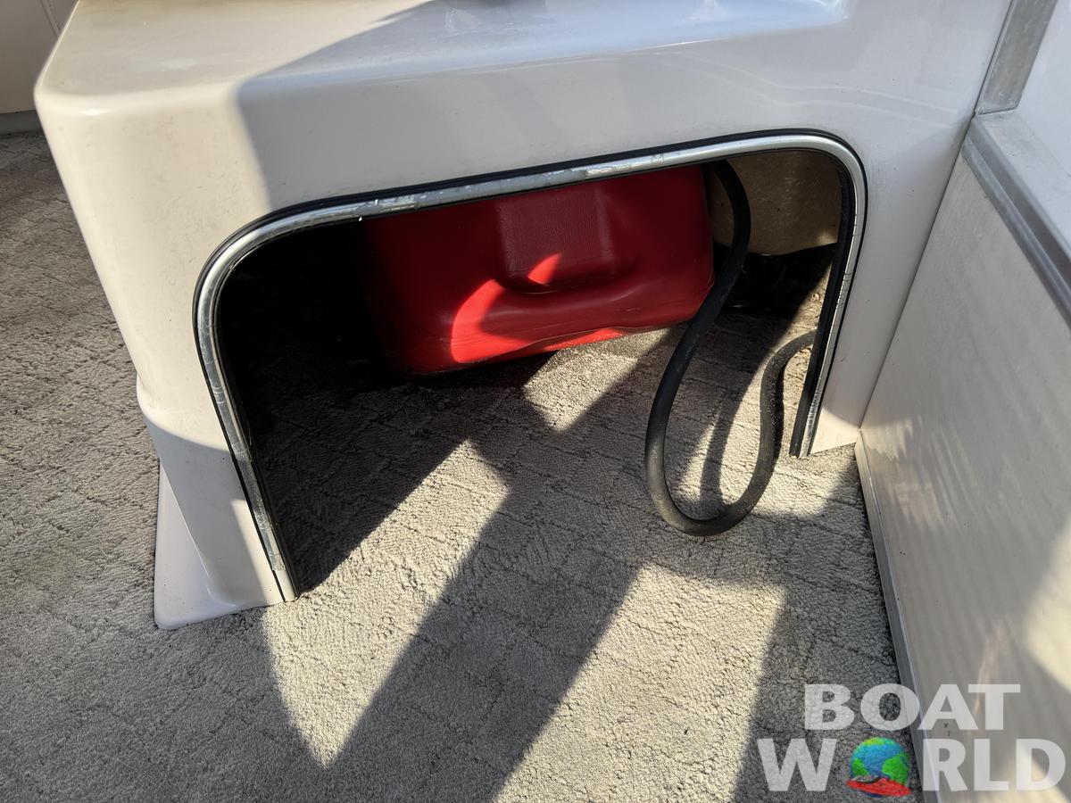 Used 2009 Weeres Family Fish Deluxe 220 Pontoon