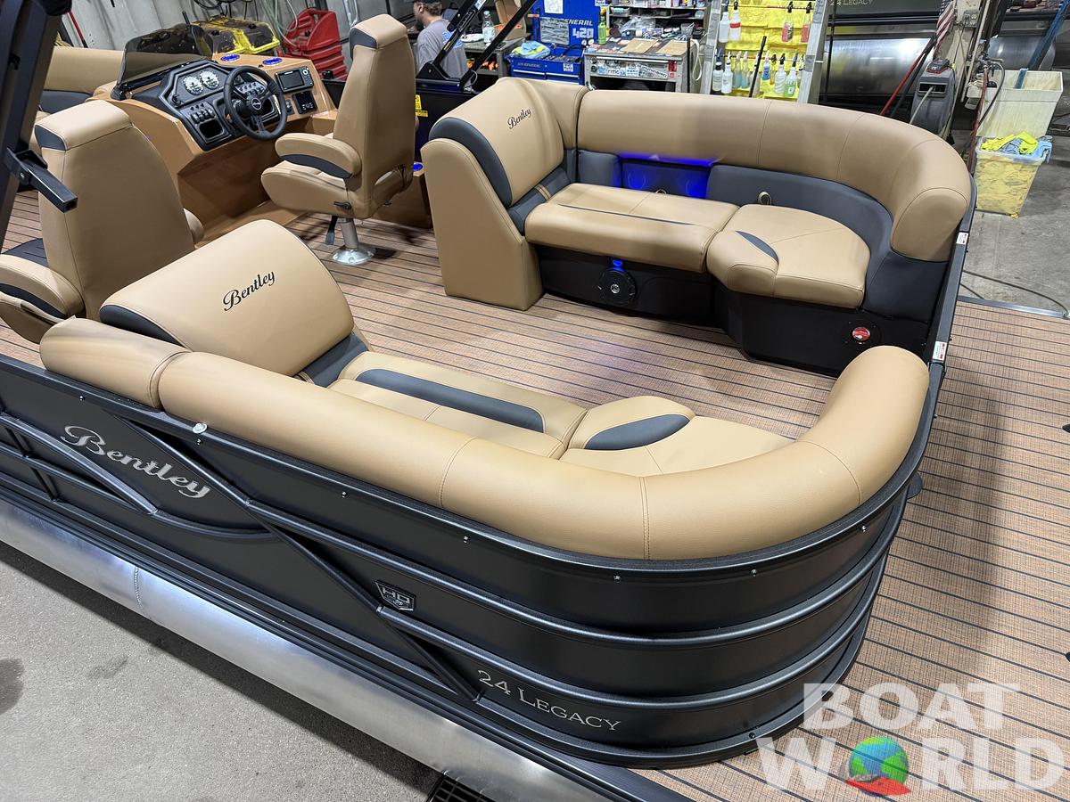 2026 Bentley 300HP Legacy 243 Navigator Tritoon $68995