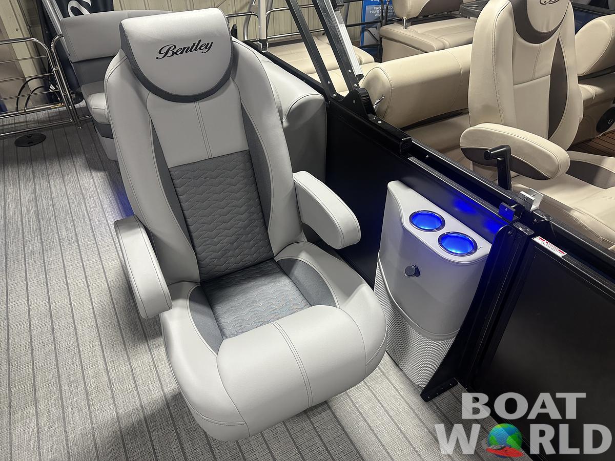 2025 Bentley Pontoons Elite 223 Admiral Quad Lounge Tritoon & Honda 4-Stroke EFI