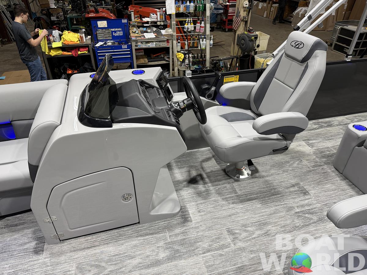 2026 Bentley Pontoons Legacy 220 Swingback 