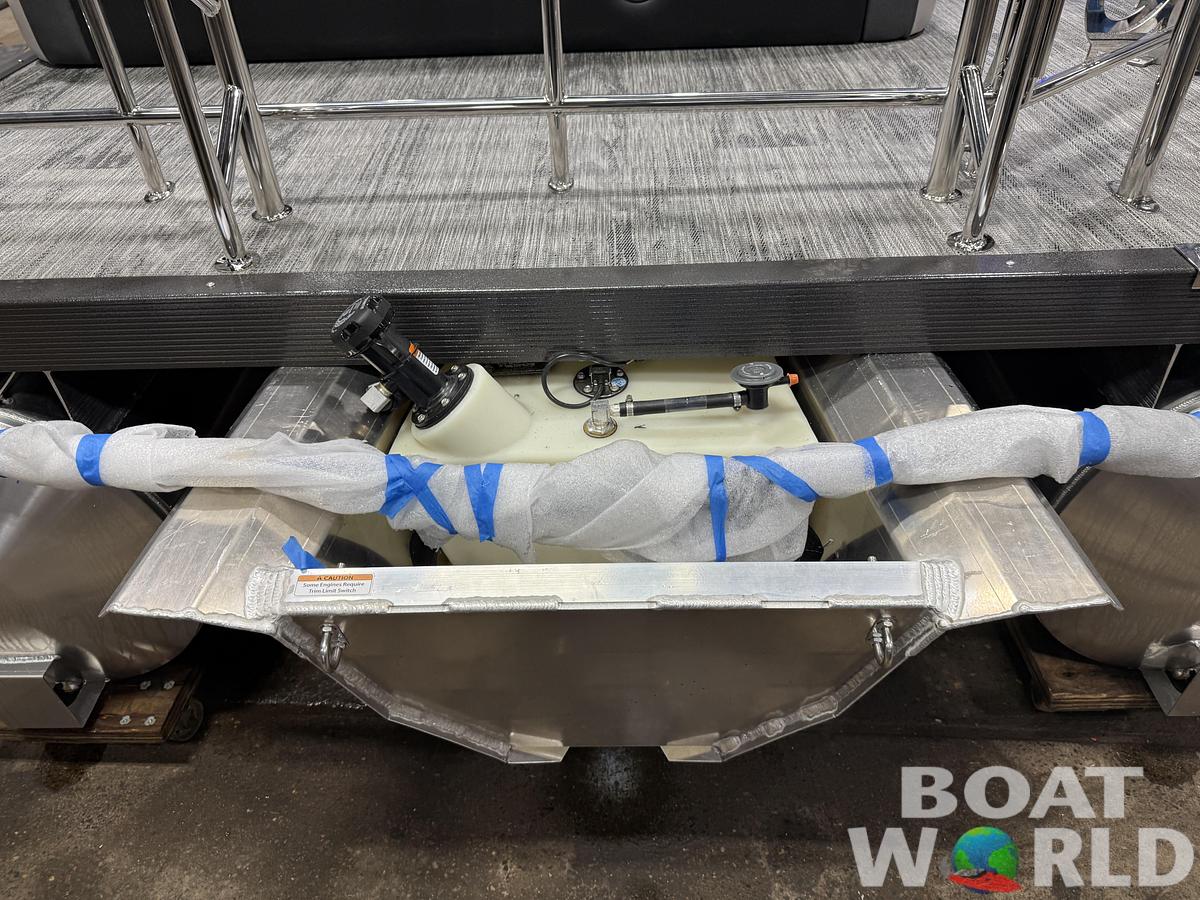 2026 Montego Bay 8522 Swingback Deluxe Pontoon