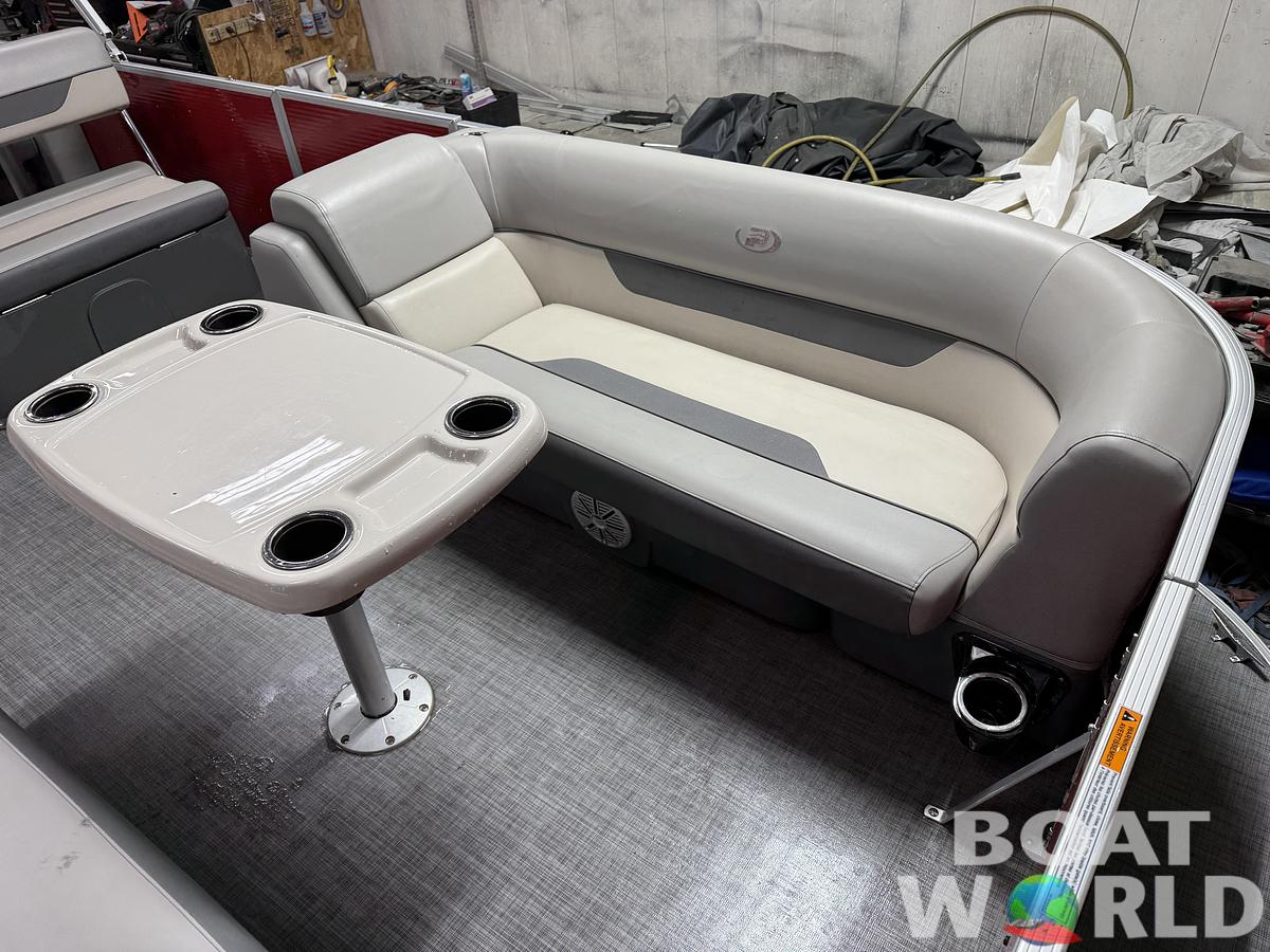 Used 2021 Princecraft Vectra 23 RL Dinette Swingback Pontoon & 115HP