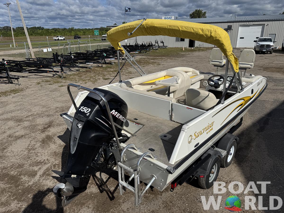 Used 2007 Lowe Suncruiser Tahiti 224 Deck Boat