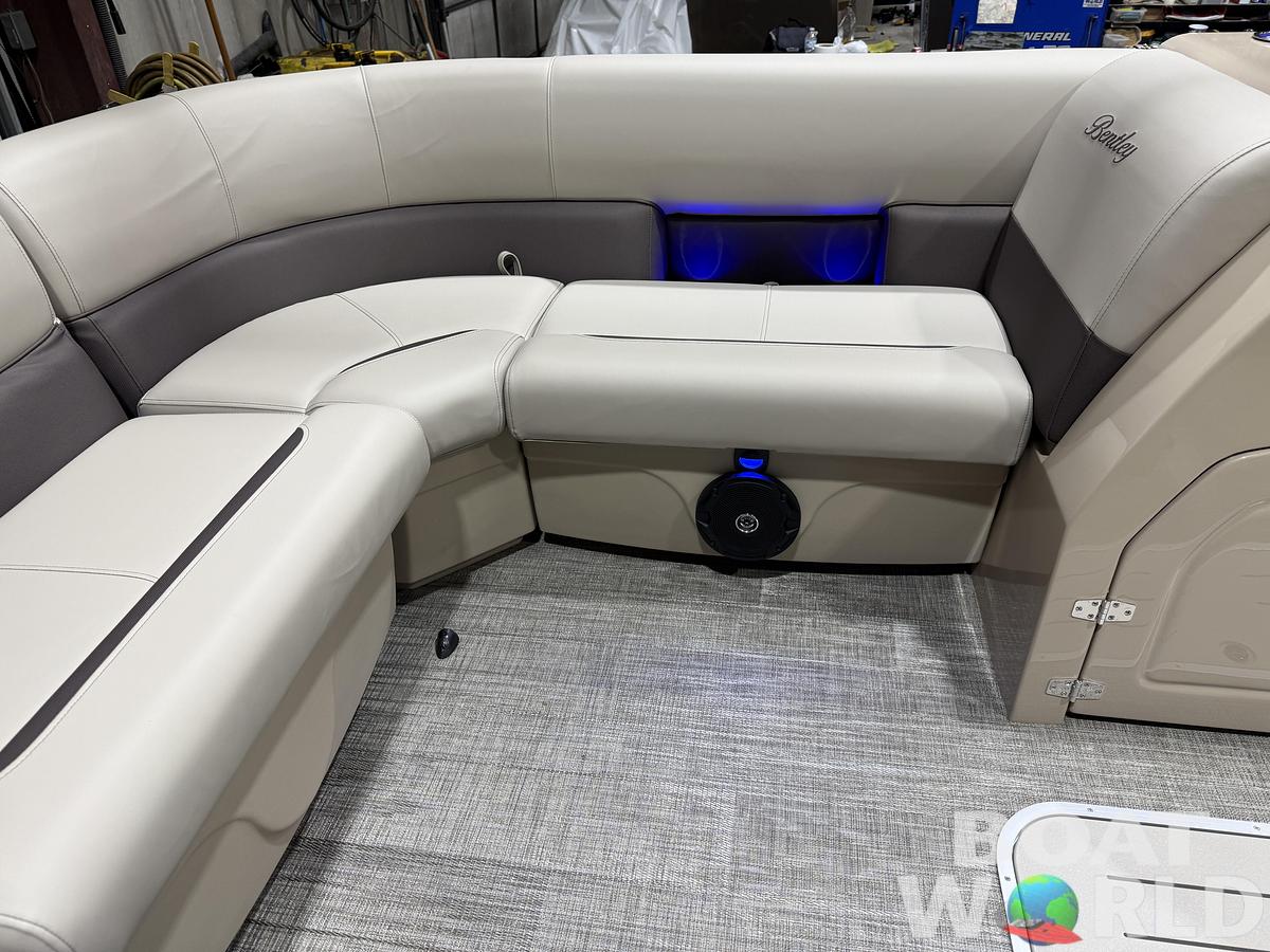 2026 Bentley Pontoons Legacy 223 Navigator Quad Lounge Tritoon