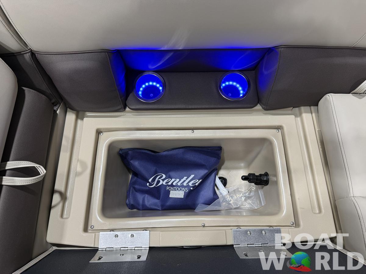 2026 Bentley Pontoons Legacy 223 QSB Swingback Tritoon 
