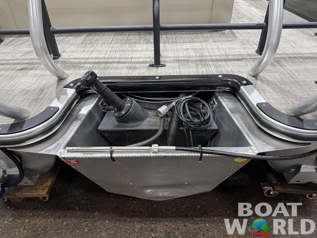 2026 Bentley Pontoons Legacy 220 Swingback