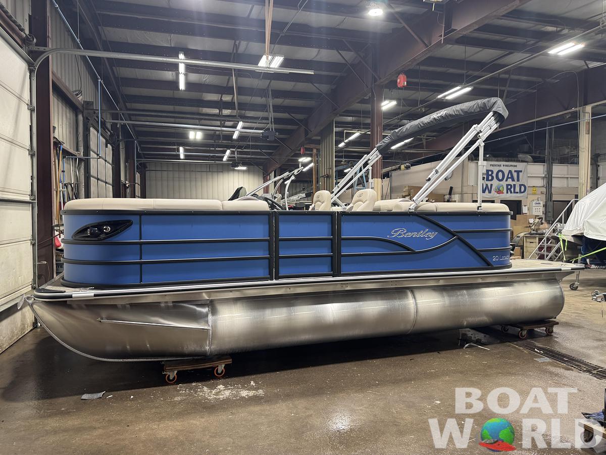 2026 Bentley Pontoons Legacy 220 Navigator Quad Lounge