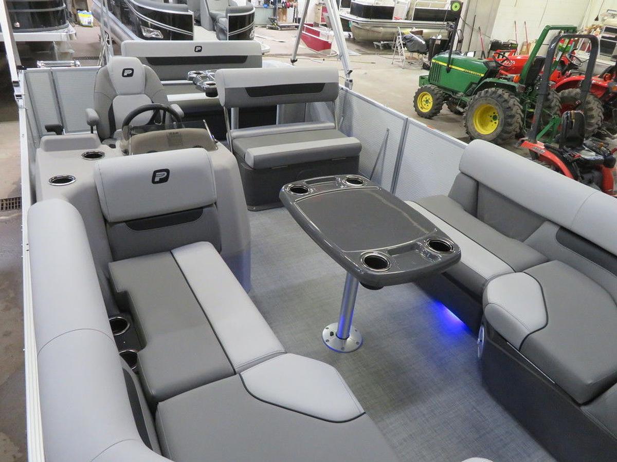 2025 Princecraft Vectra 21 RL Dinette Swingback Pontoon & Mercury 4-Stroke EFI
