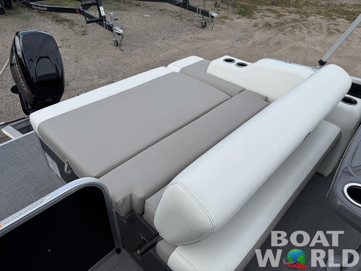 Used 2024 Princecraft Vectra 21 RL Dinette Swingback Pontoon