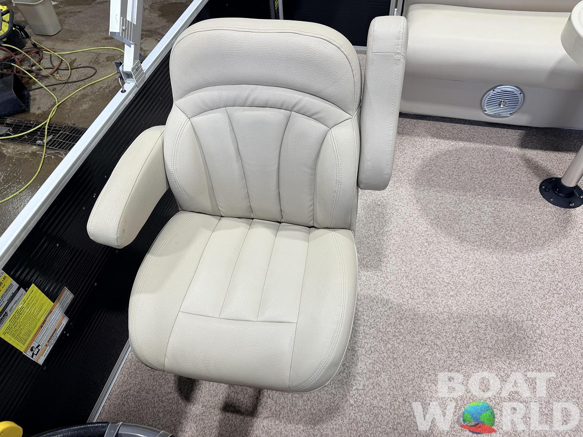 Used 2016 Weeres 220 Cadet Cruise & 90HP Evinrude ETec -17,995