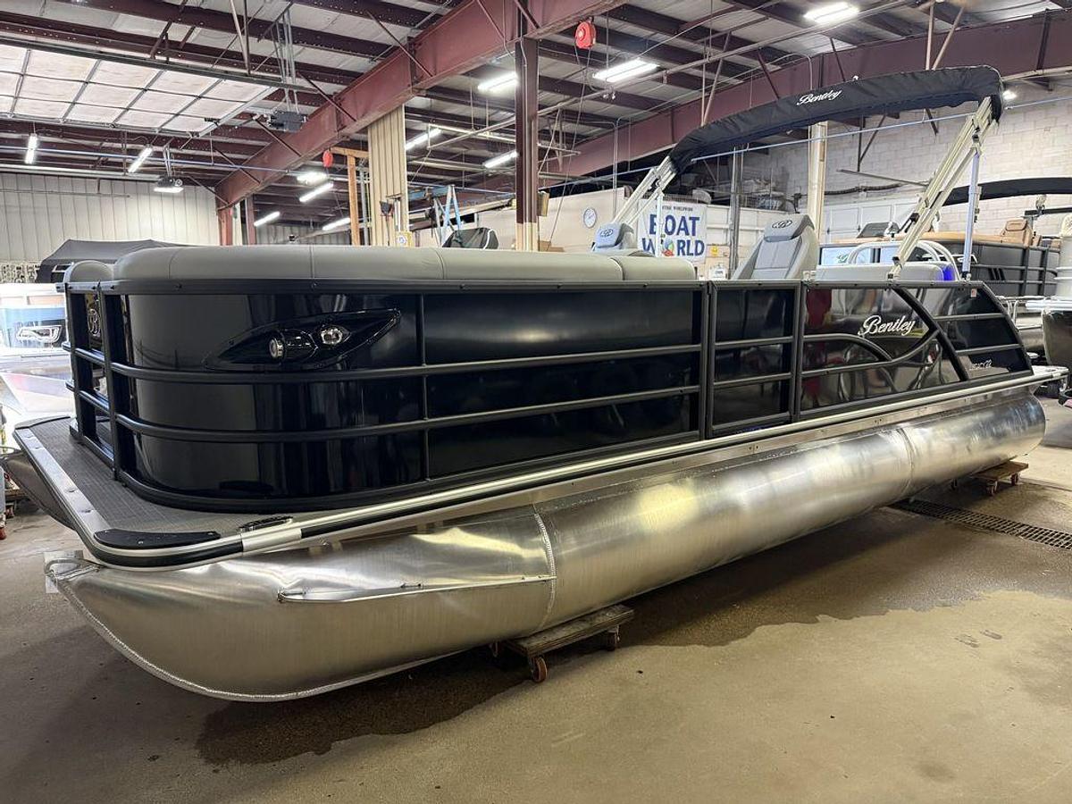 2026 Bentley Pontoons Legacy 220 Swingback & Honda 4-Stroke EFI