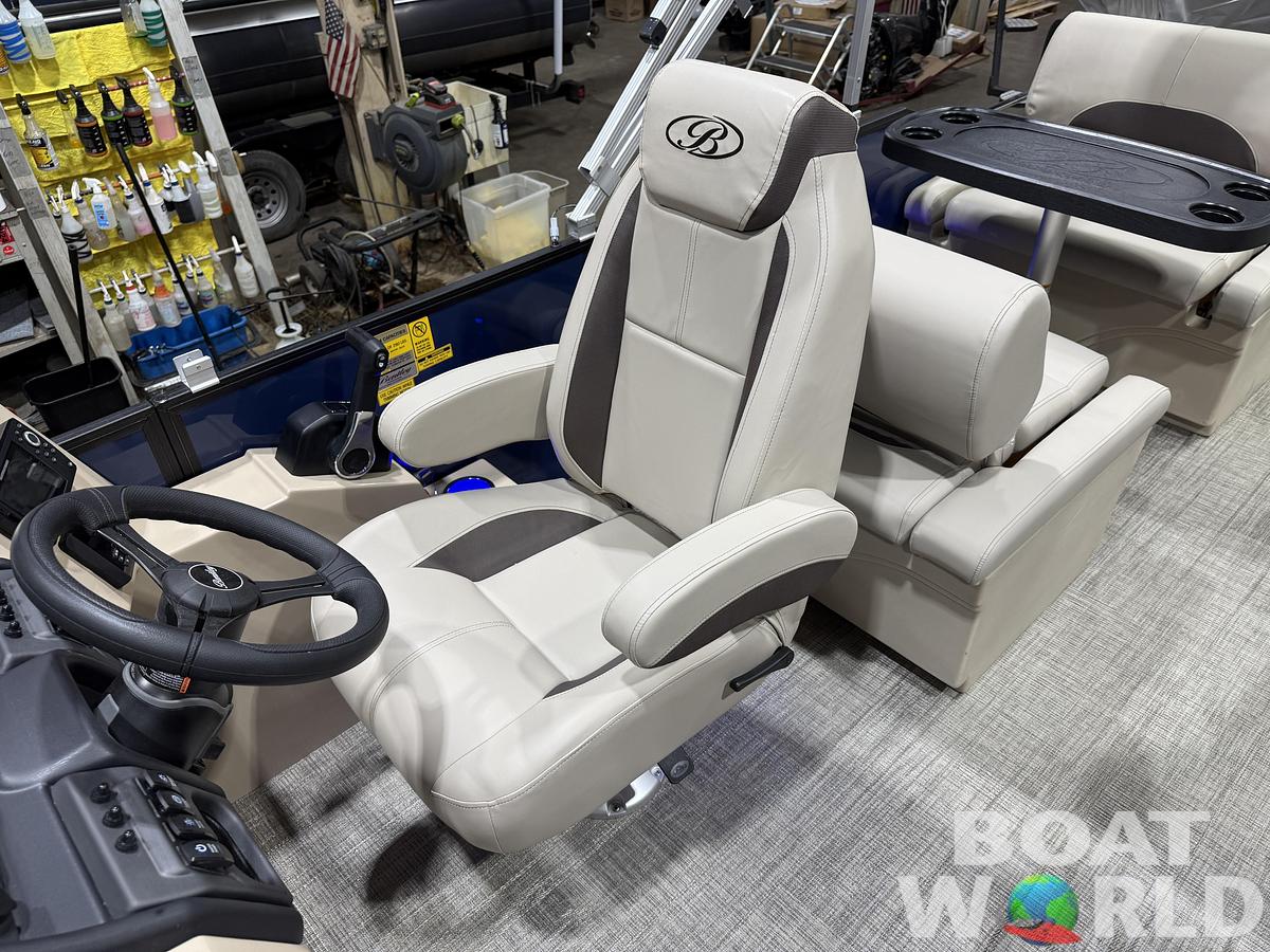 2026 Bentley Pontoons Legacy 220 QSB Swingback 