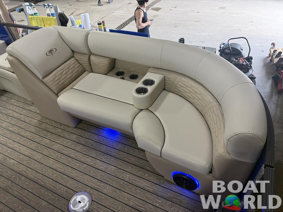 2023 Montego Bay NEW* 8524 Swingback Pontoon & 100HP 4-Stroke EFI