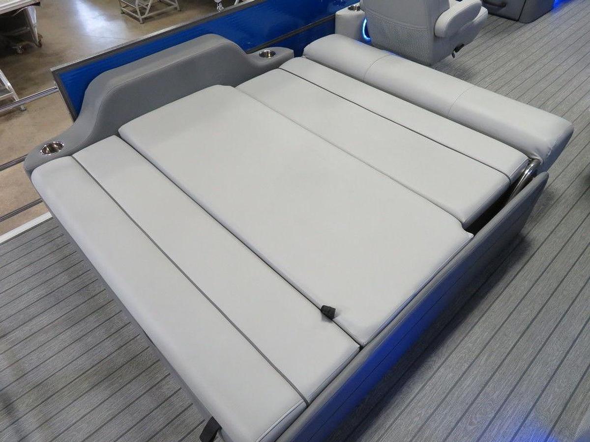 2023 Montego Bay ST8524 Swingback Tritoon Deluxe Pontoon & Honda 200HP 4-Stroke EFI