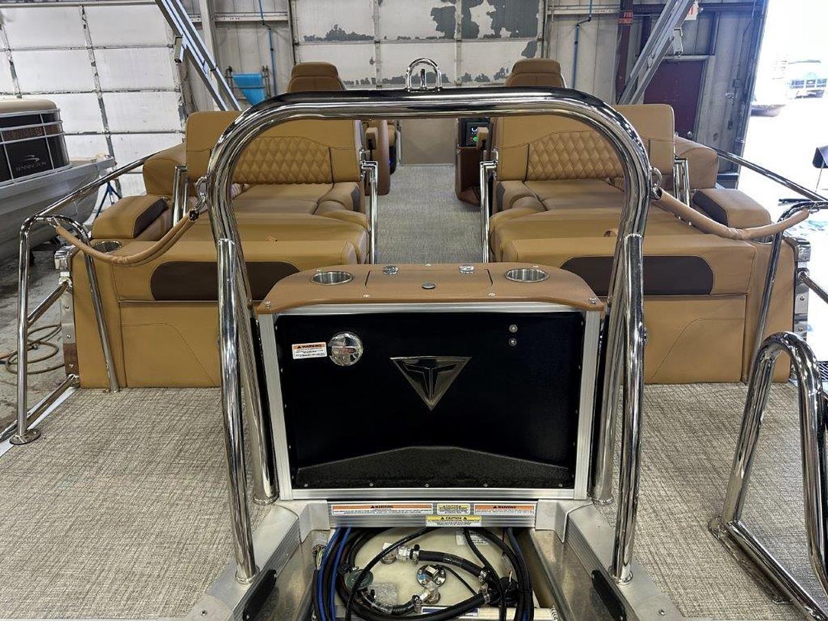 2025 Tahoe Pontoons Cascade 2385 Quad Lounge Shift SS Tritoon & Honda 4-Stroke EFI