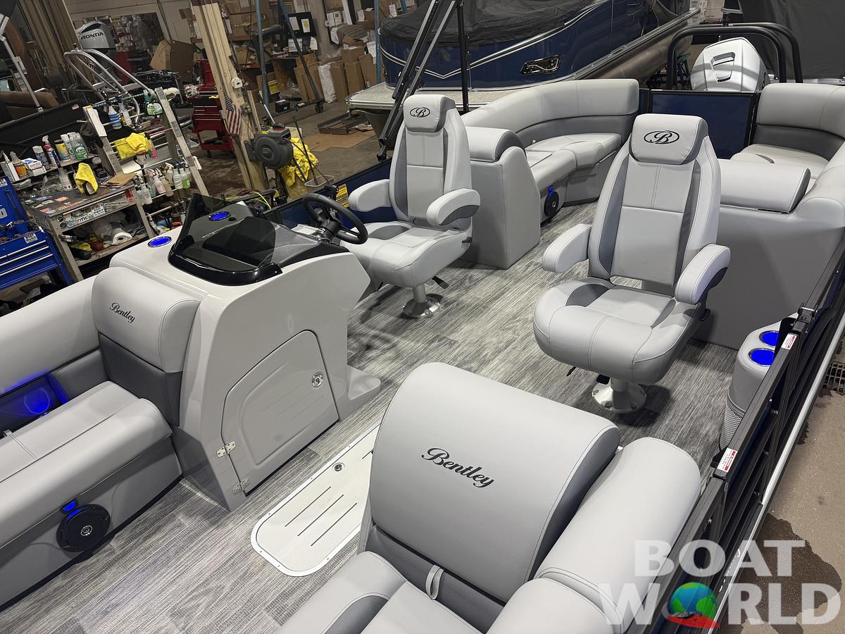 2026 Bentley 223 Navigator Quad Lounge Tritoon $50995