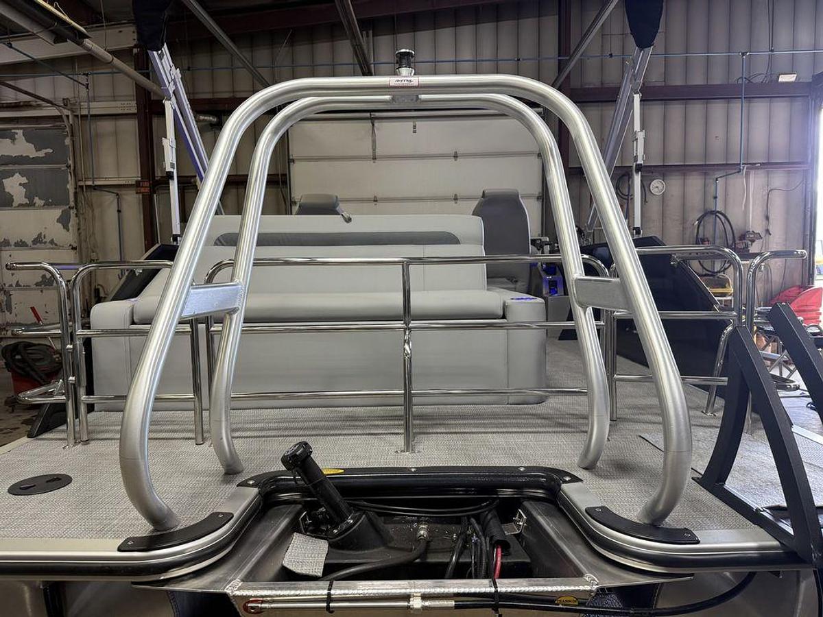 2026 Bentley Pontoons Legacy 220 Swingback & Honda 4-Stroke EFI