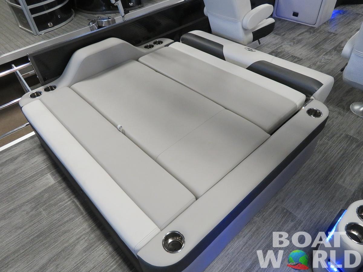 2024 Montego Bay 8524 Swingback Deluxe Pontoon & Honda 4-Stroke EFI