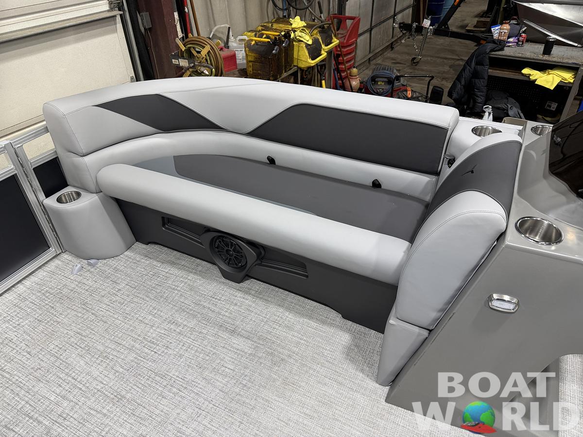 2026 Tahoe Sport VRB 2385 Swingback & 4-Stroke $34995