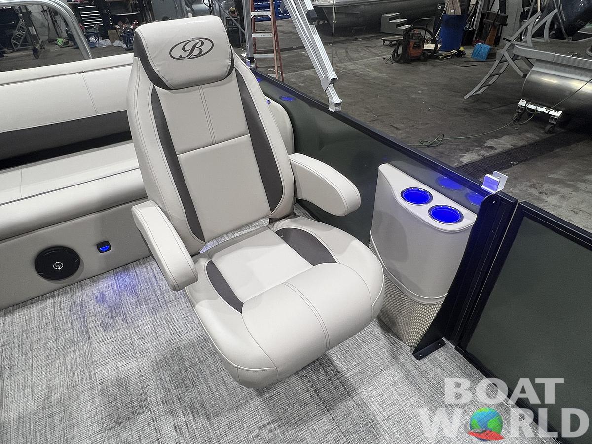2026 Bentley Pontoons Legacy 223 Swingback Tritoon