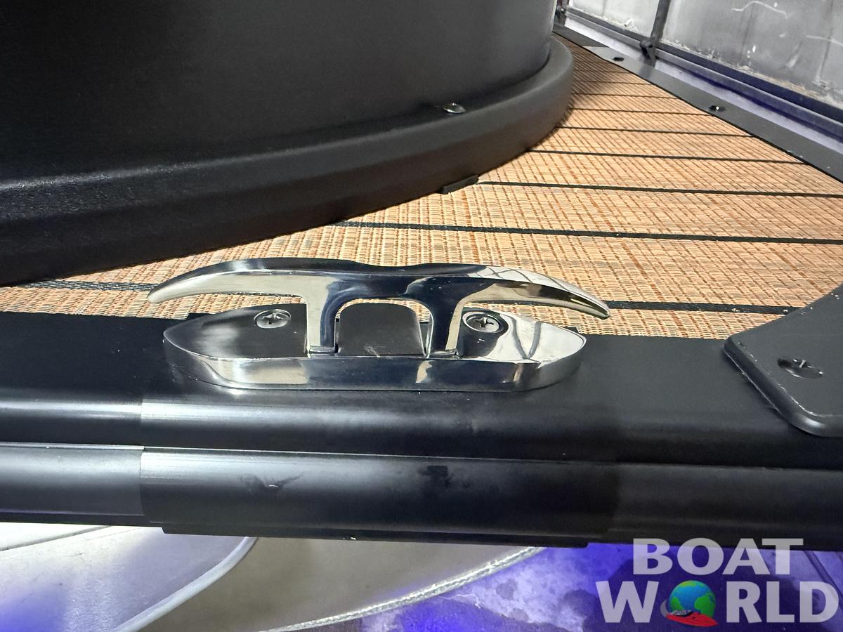 2026 Bentley Pontoons Elite 223 Swingback Tritoon