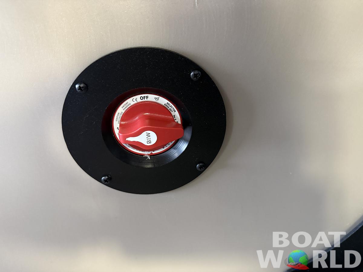 2025 Bentley Pontoons Legacy 220 Navigator Quad Lounge & Honda 4-Stroke EFI