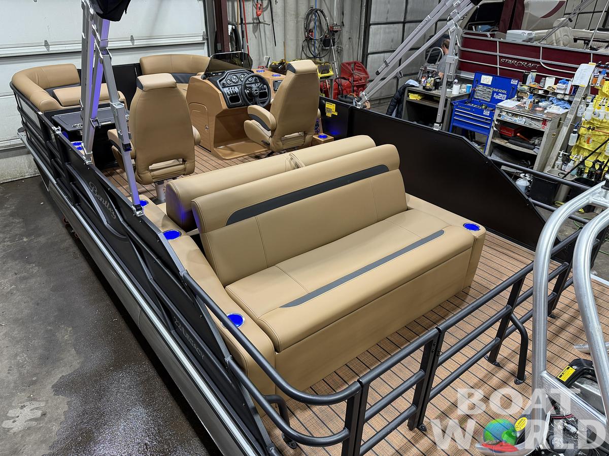 2026 Bentley Pontoons Legacy 220 Swingback 