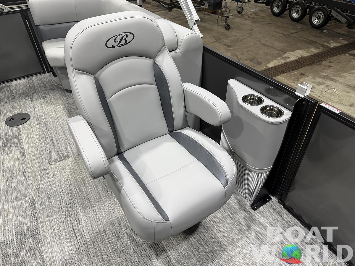 2026 Bentley Pontoons Legacy 220 Navigator Quad Lounge
