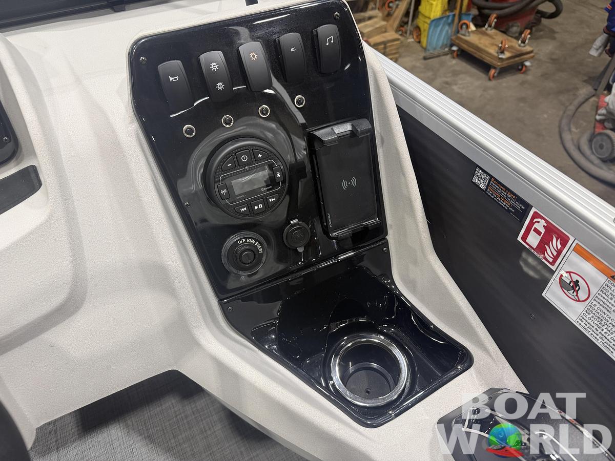 2026 Princecraft Vectra 23 RL Dinette Swingback Pontoon