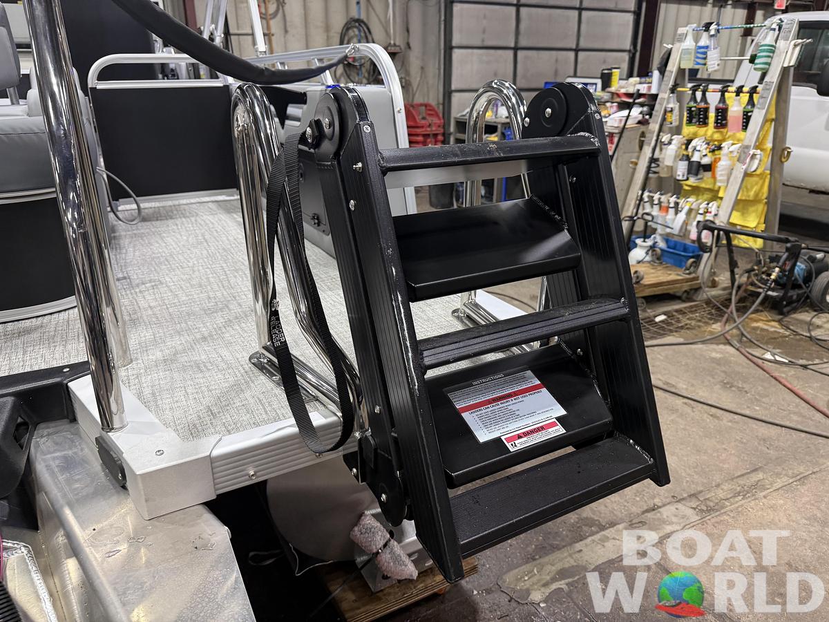 2026 Tahoe Pontoons LTZ 2385 Swingback (VRB) Windshield Tritoon