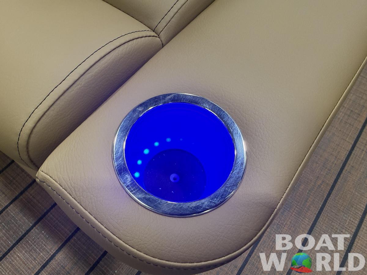 2026 Bentley Pontoons Legacy 223 Swingback Tritoon 