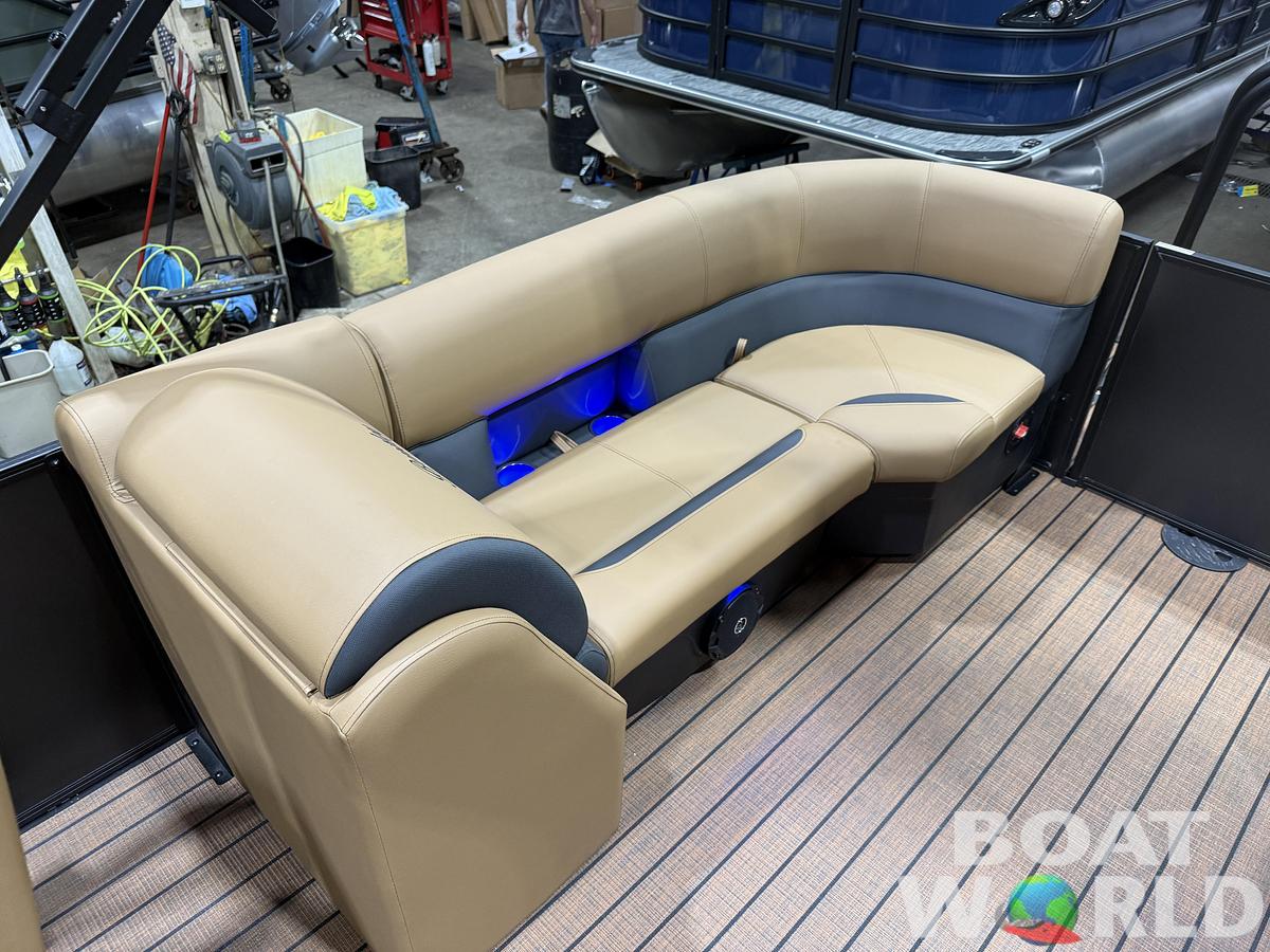 2026 Bentley 300HP Legacy 243 Navigator Tritoon $68995