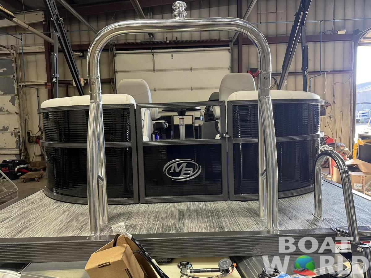 2026 Montego Bay 8522 DL Quad Lounge Tritoon