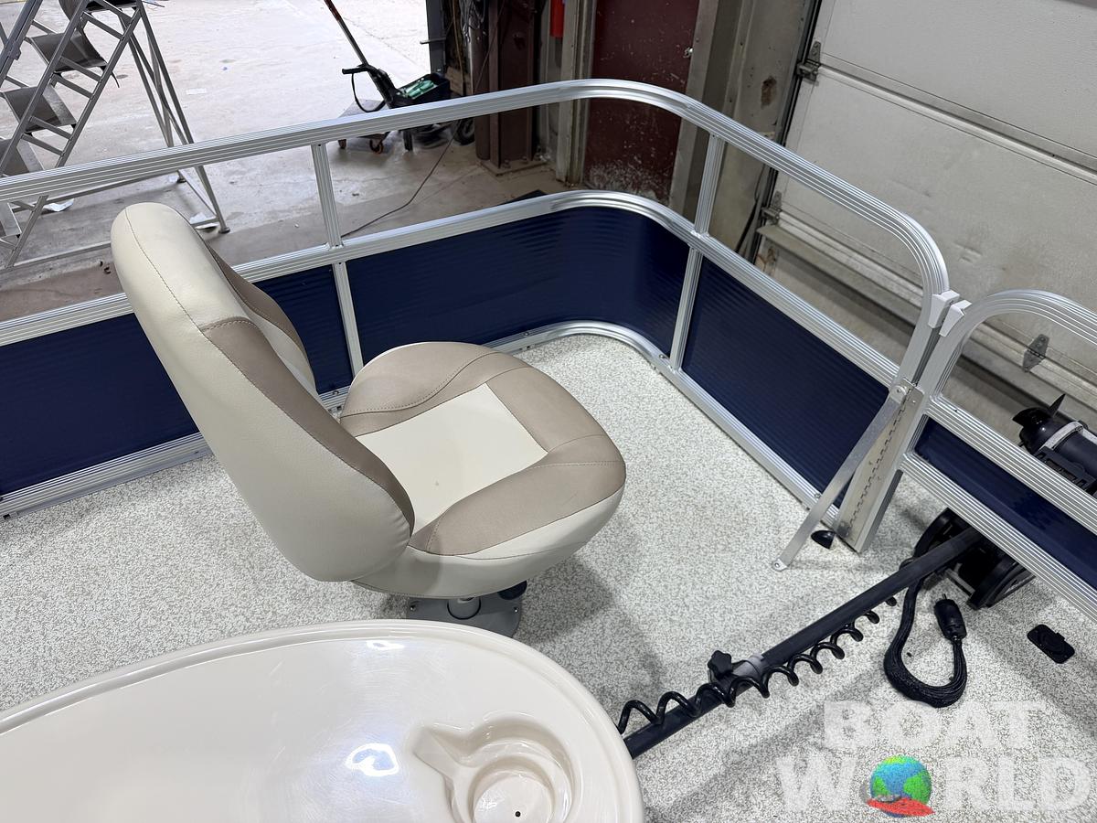 Used 2017 Montego Bay 8518 4-PT & 40HP Honda 4Stroke -$18,995