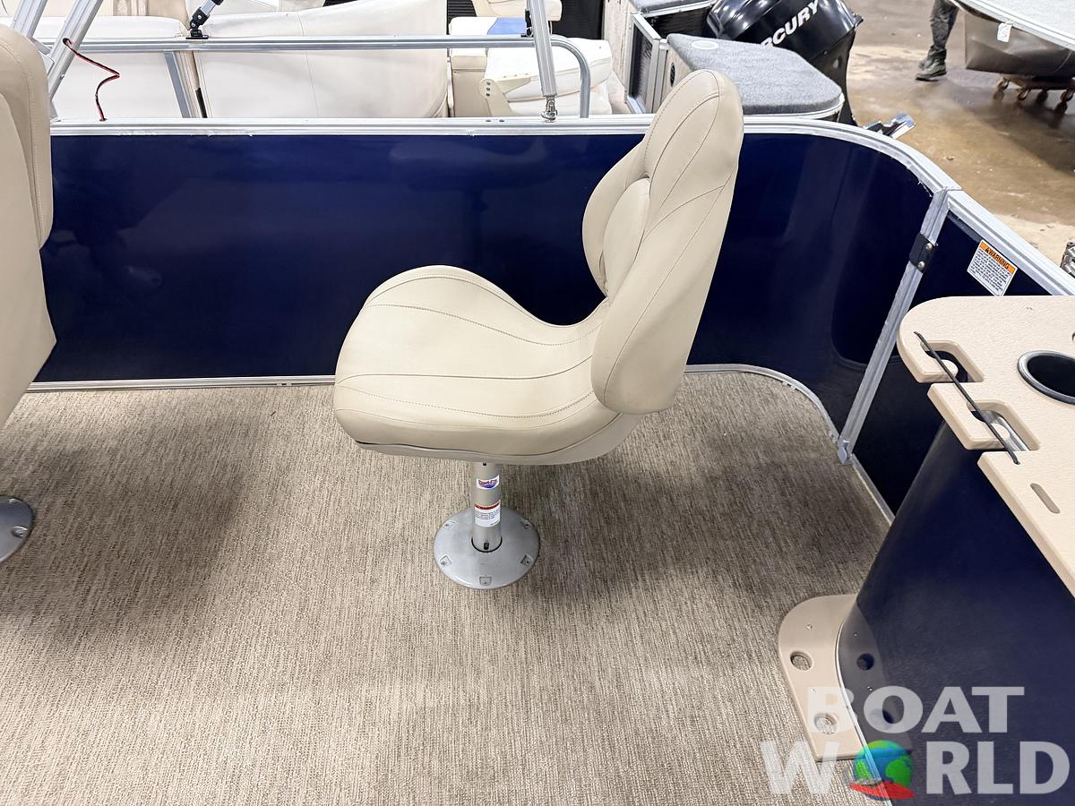 Used 2022 Sylvan  Mirage 820 Fish & Cruise