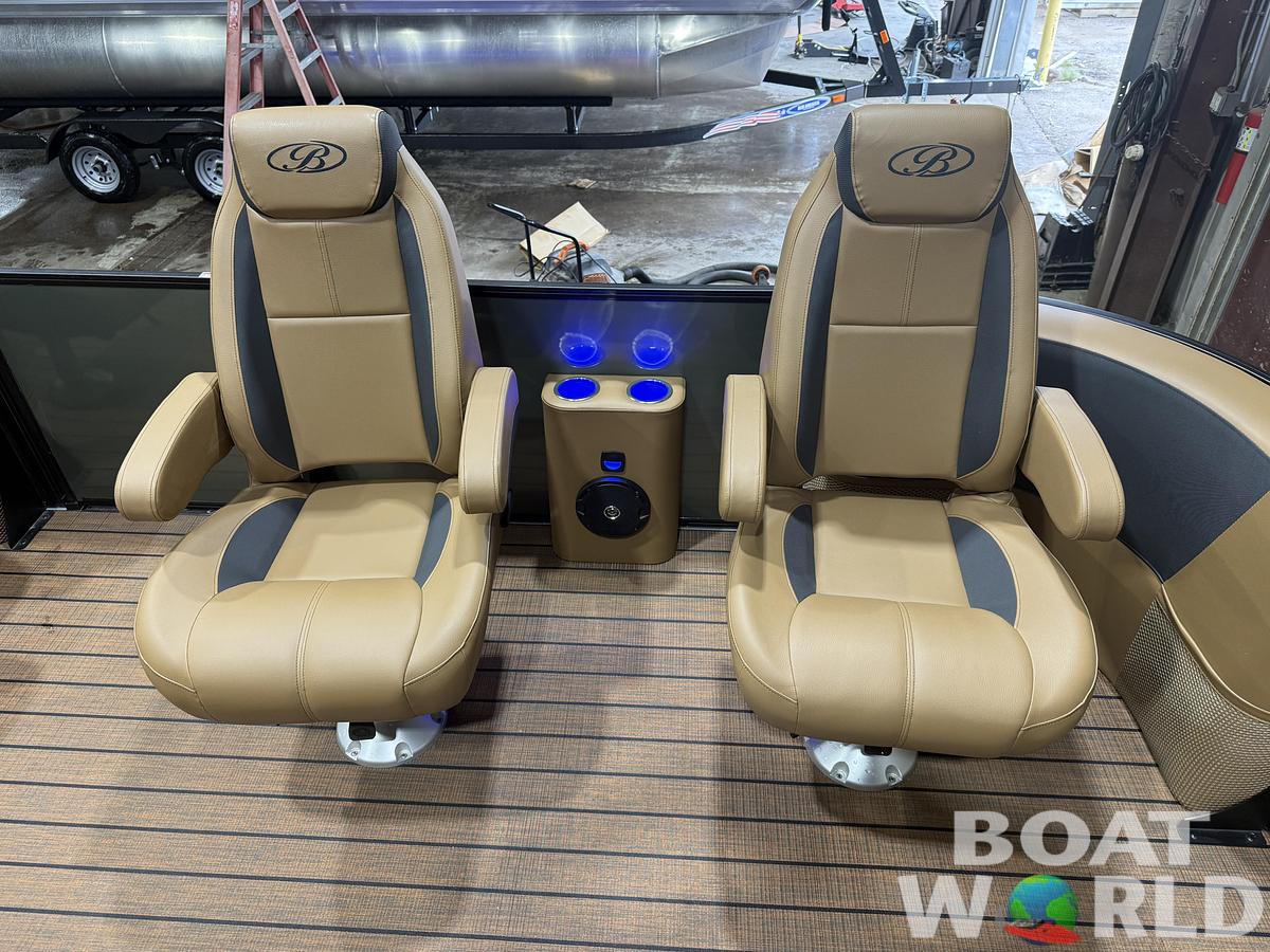 2026 Bentley Legacy 150HP 220 Navigator DL Quad Lounge $49995