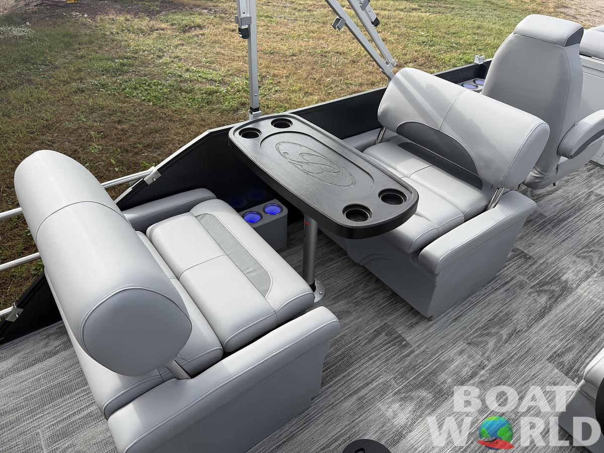 2026 Bentley Pontoons Legacy 223 QSB Swingback Tritoon 