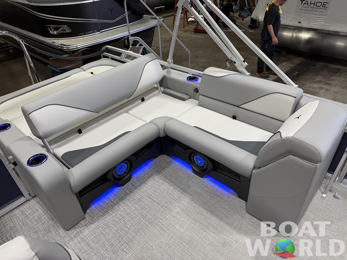 2026 Tahoe Sport 2385 Swingback (VRB) Tritoon 